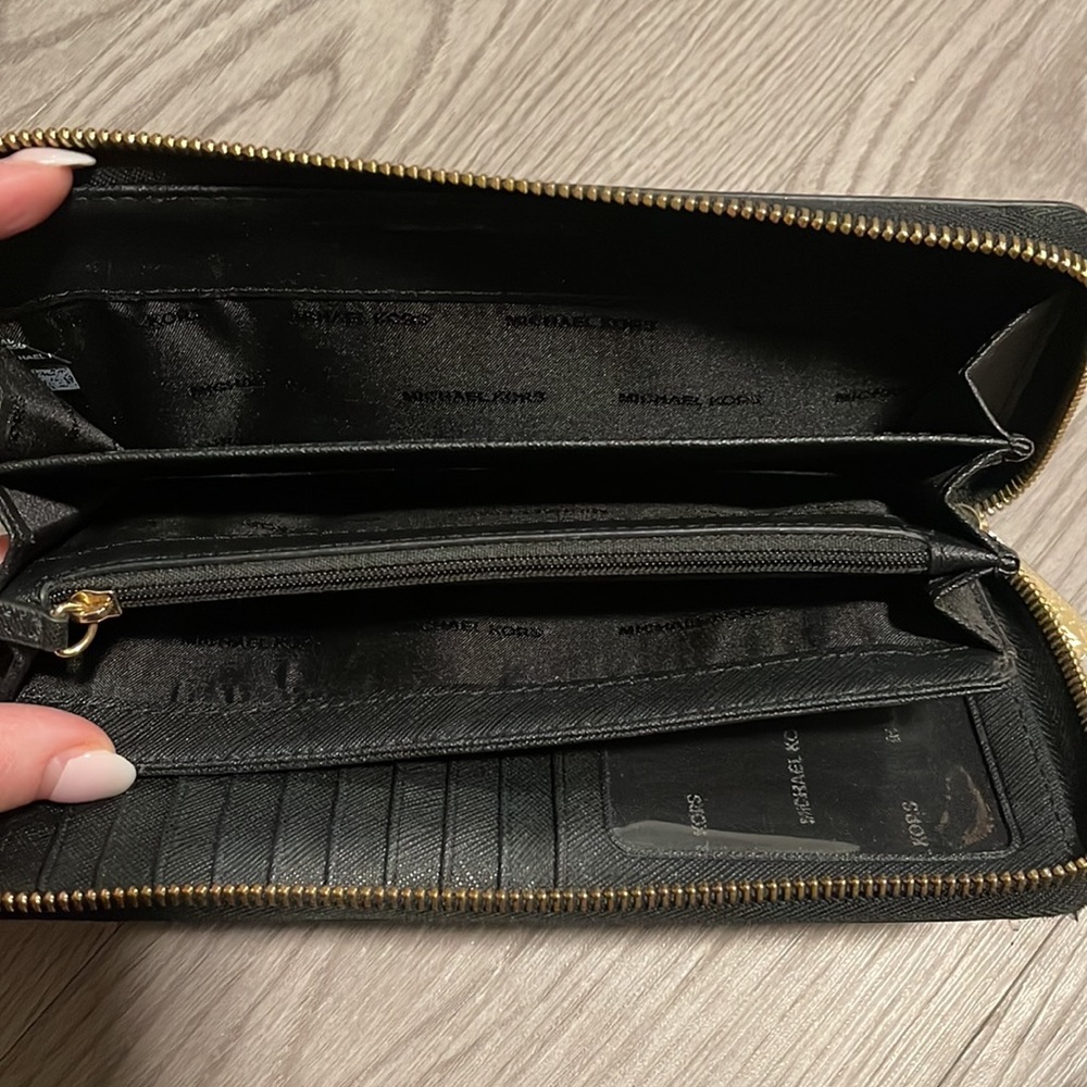 Michael Kors Black Zipper Wallet
